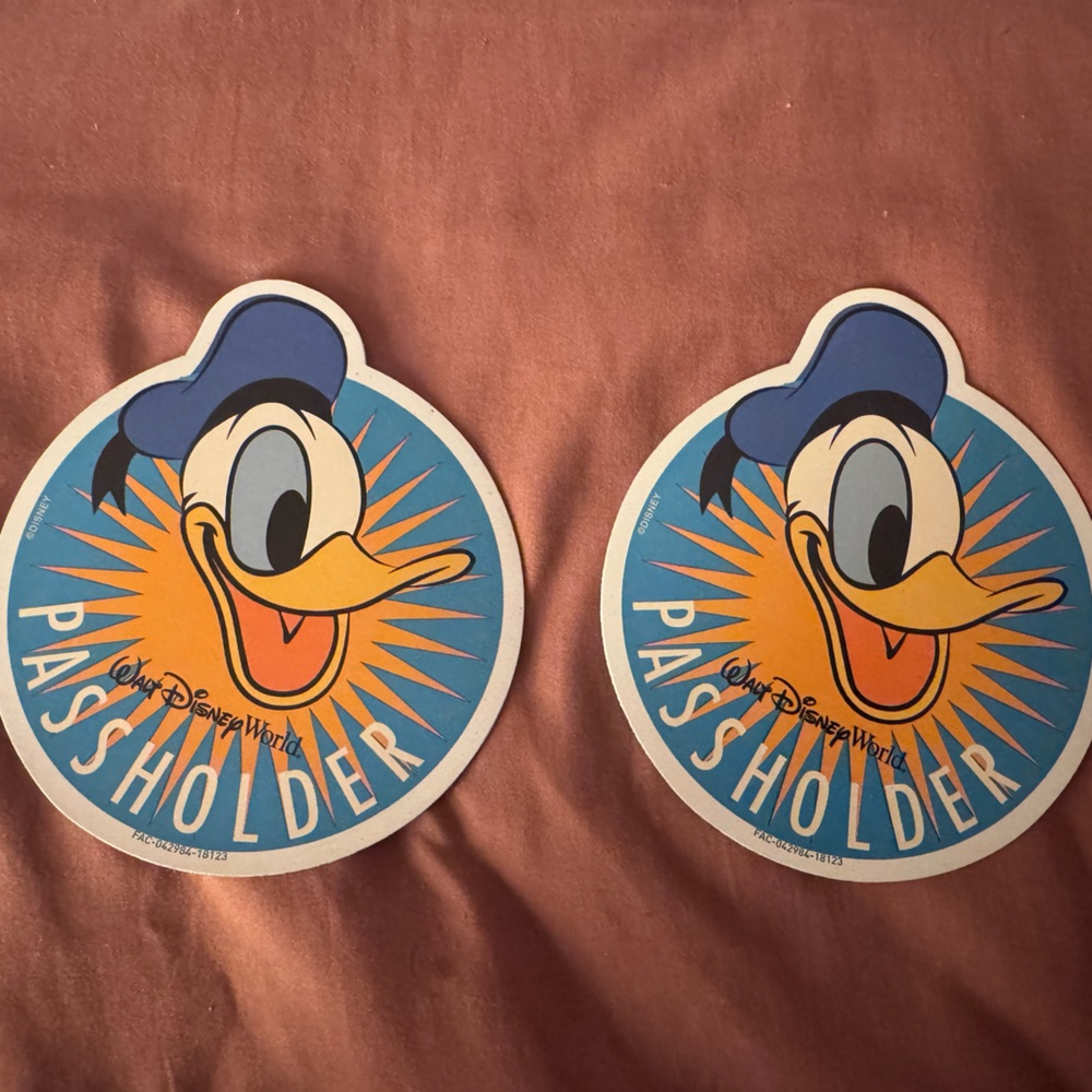Donald Duck pass holder magnets